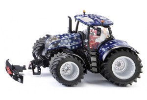 Играчка коледен трактор New Holland