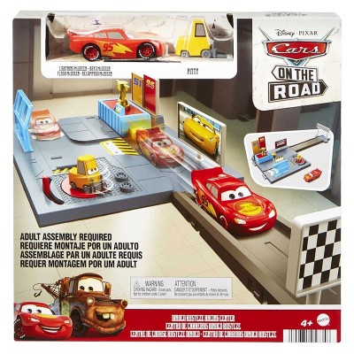 Писта Mattel Disney And Pixar Cars On the Road Dinoco Rusteze Racing Center, с две коли Lightning Mc